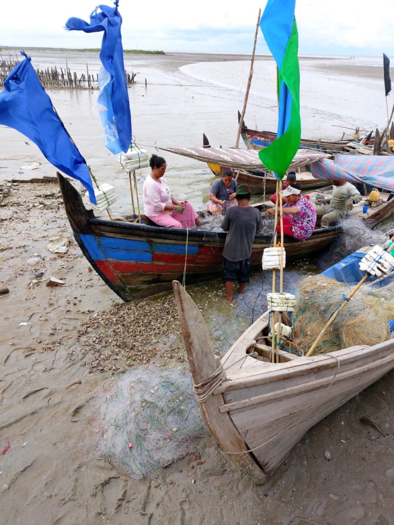 Perjuangan Perempuan Pesisir untuk Akses Air Bersih dan Sanitasi Layak