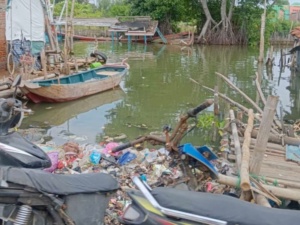 Strategi Adaptasi Perempuan Pesisir Demak Menghadapi Dampak Perubahan Iklim