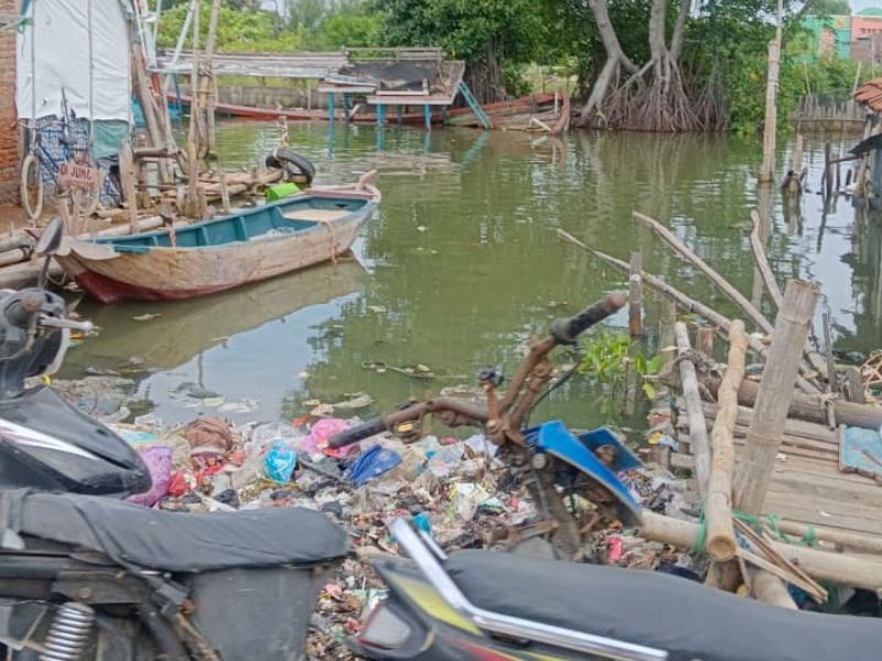 Strategi Adaptasi Perempuan Pesisir Demak Menghadapi Dampak Perubahan Iklim